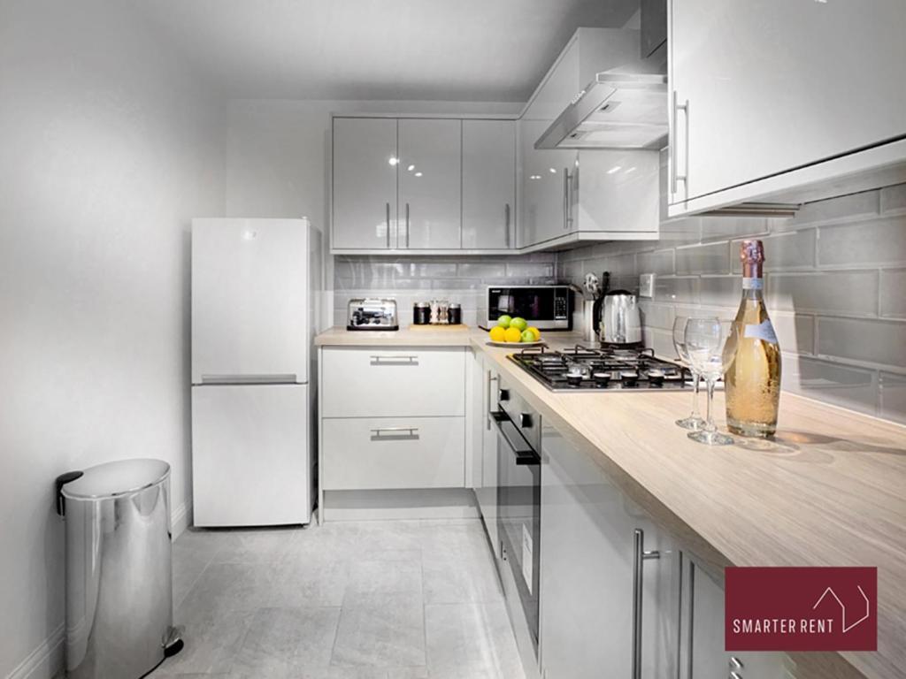 Appartamento Wokingham - 2 Bed Modern House - Parking Esterno foto